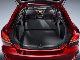 MG6 1.5 A/T Luxury Red interior